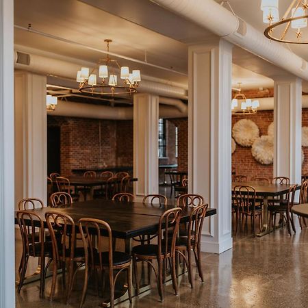 Hatchery Hotel & Event Center Ла-Кросс Экстерьер фото