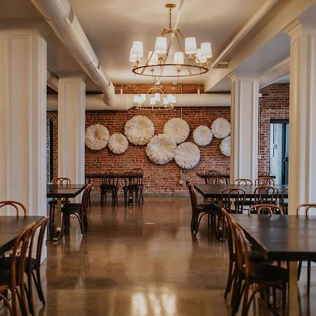 Hatchery Hotel & Event Center Ла-Кросс Экстерьер фото