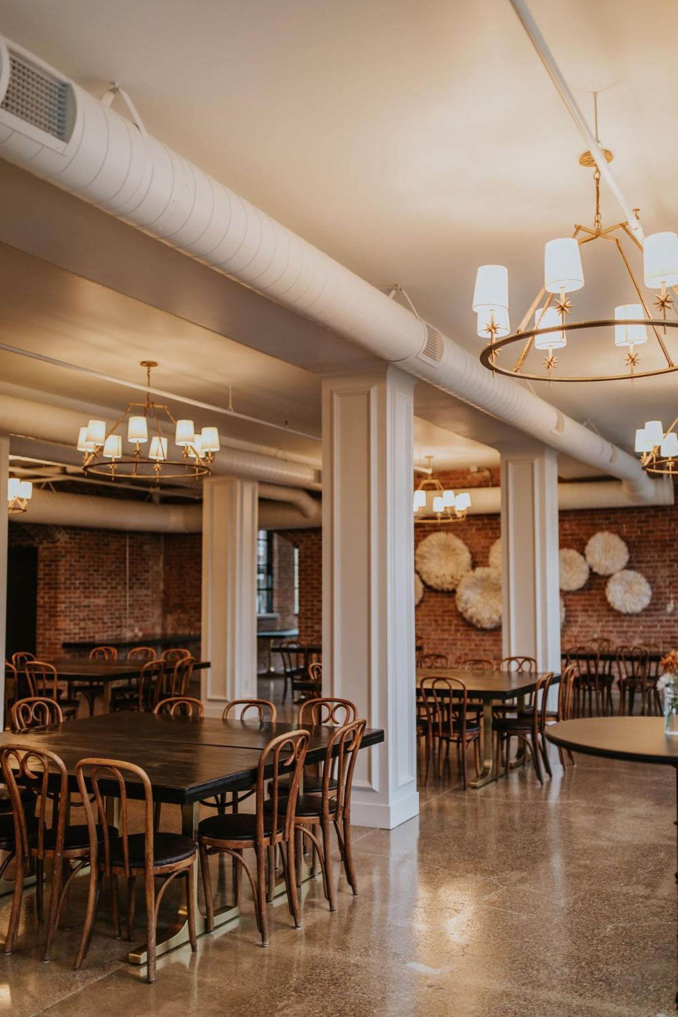 Hatchery Hotel & Event Center Ла-Кросс Экстерьер фото