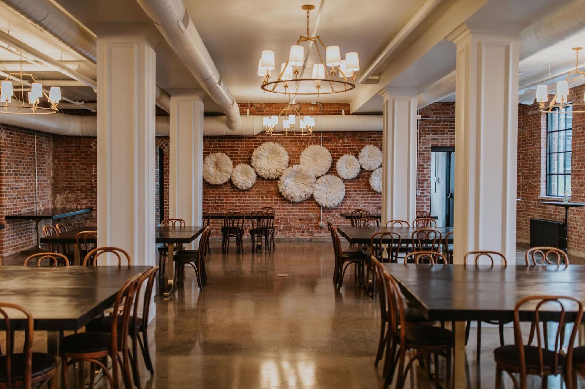 Hatchery Hotel & Event Center Ла-Кросс Экстерьер фото