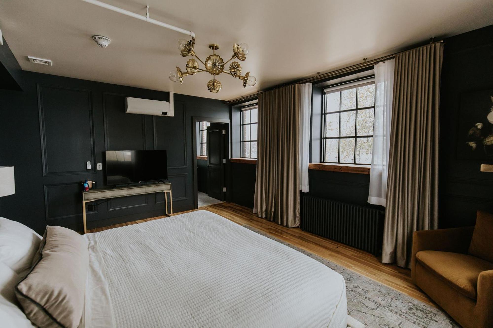 Hatchery Hotel & Event Center Ла-Кросс Экстерьер фото