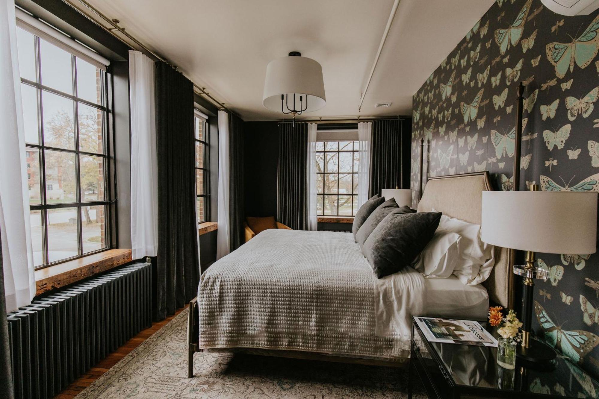 Hatchery Hotel & Event Center Ла-Кросс Экстерьер фото